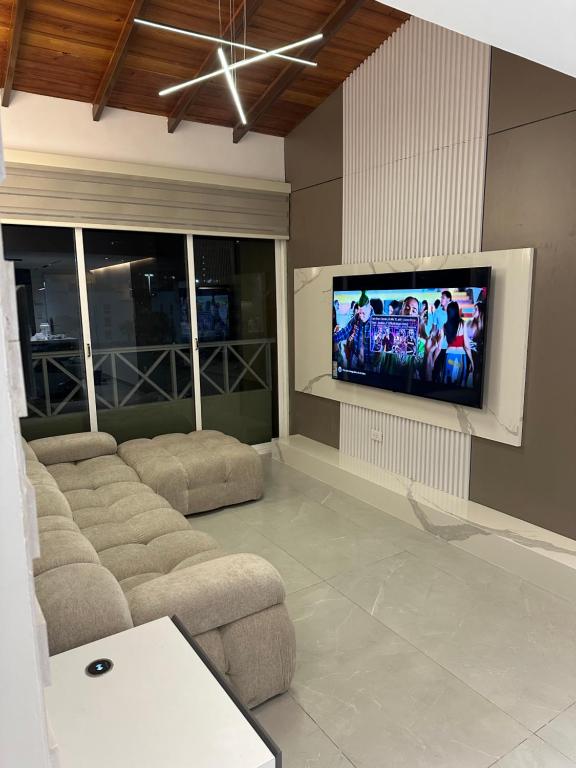TV/trung tâm giải trí tại APARTAMENTO Lujo Lecheria 2 HAB 2 BAÑOS 7 PERSONAS-Planta Electrica