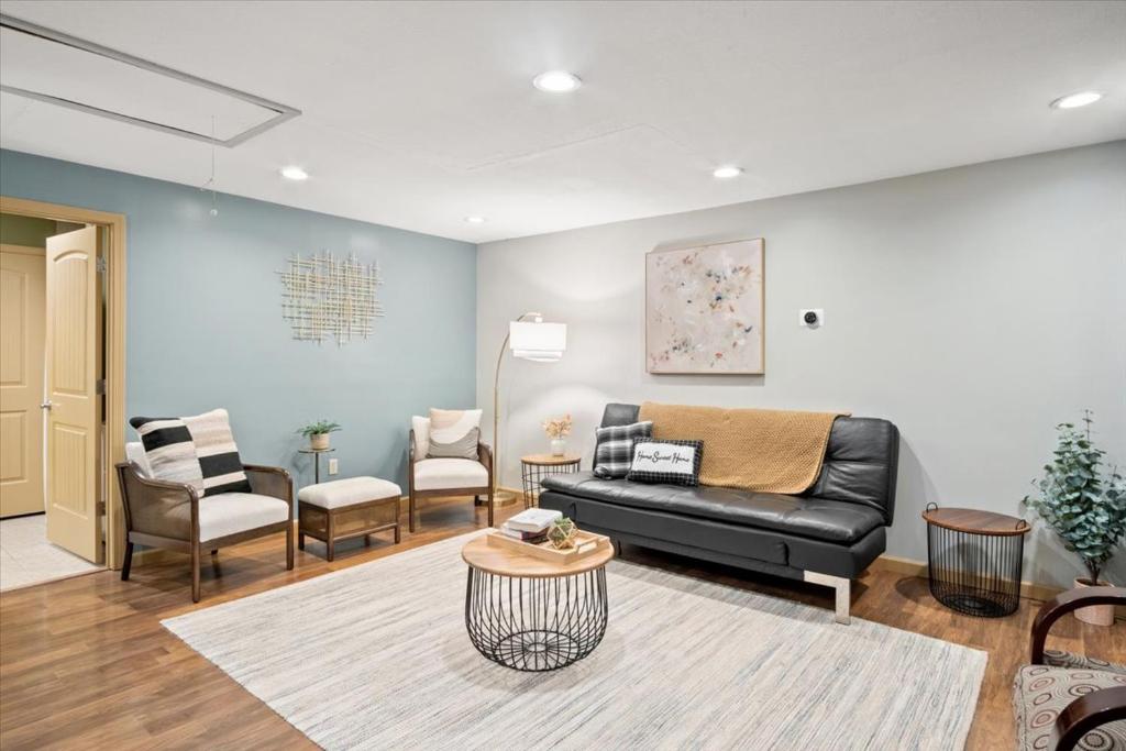 Posezení v ubytování Jefferson City CNU 2mi Apartment A Knoxville UTK