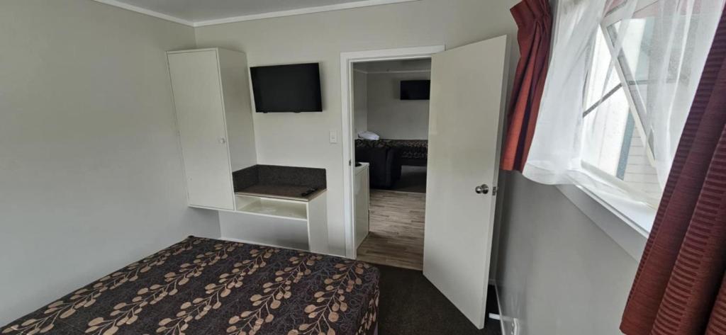 Postel nebo postele na pokoji v ubytování Sunnydays Motel