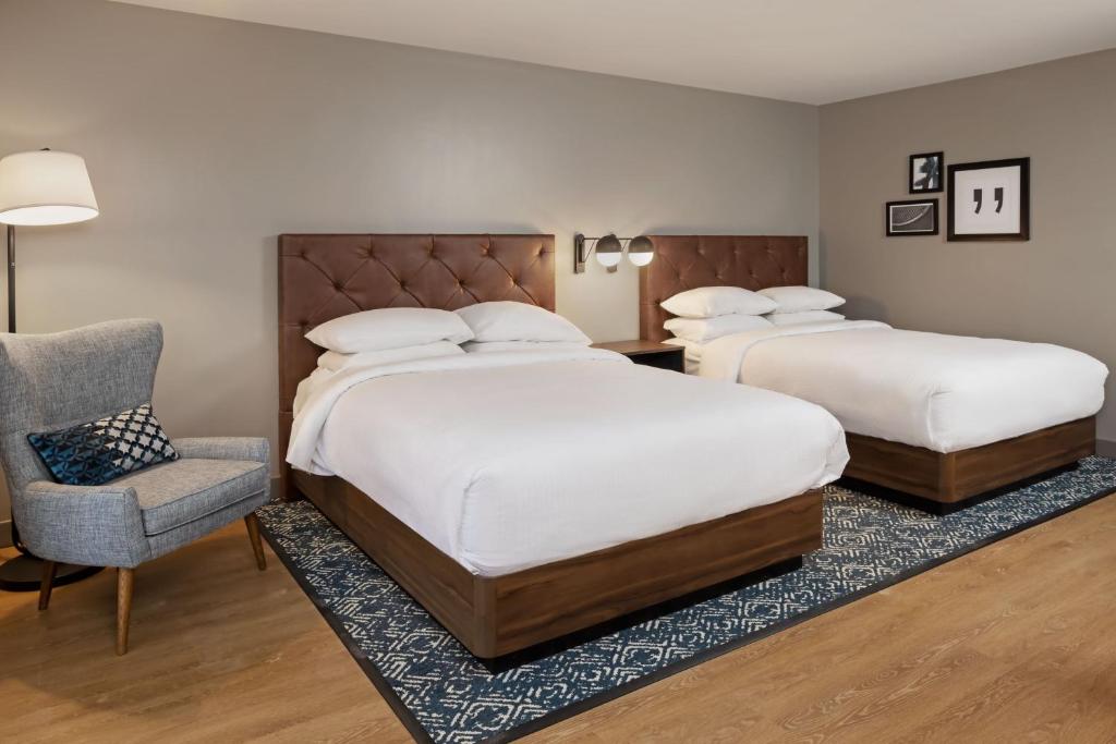 Four Points by Sheraton Bakersfield - Deluxe, Guest Room, 1 Queen, Low Floor