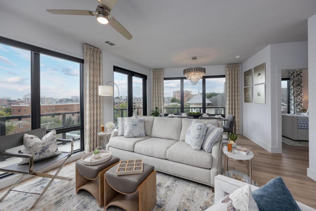 Curated visual reference: Gallery Detail: Elegant Corner Penthouse With Private Balcony Skyline Views Pool And