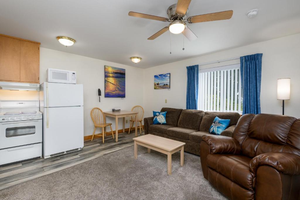 Kuchyň nebo kuchyňský kout v ubytování Ocean Suites Motel