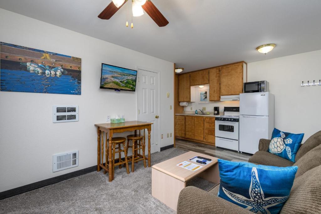 Kuchyň nebo kuchyňský kout v ubytování Ocean Suites Motel