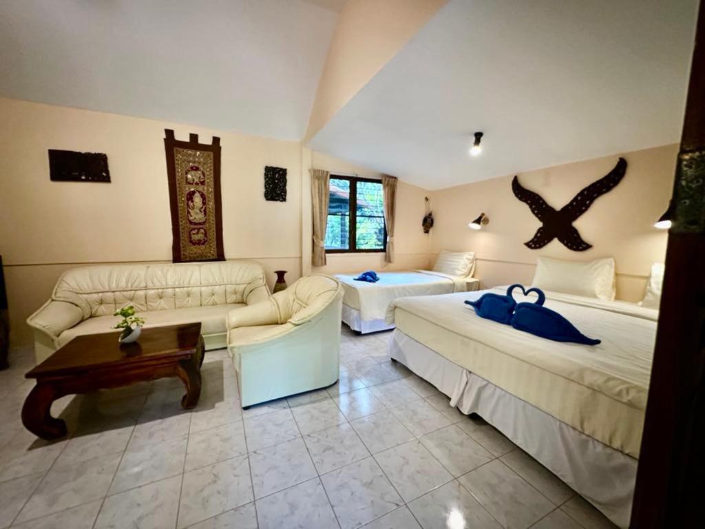 Postel nebo postele na pokoji v ubytování Laguna Beach Club Resort