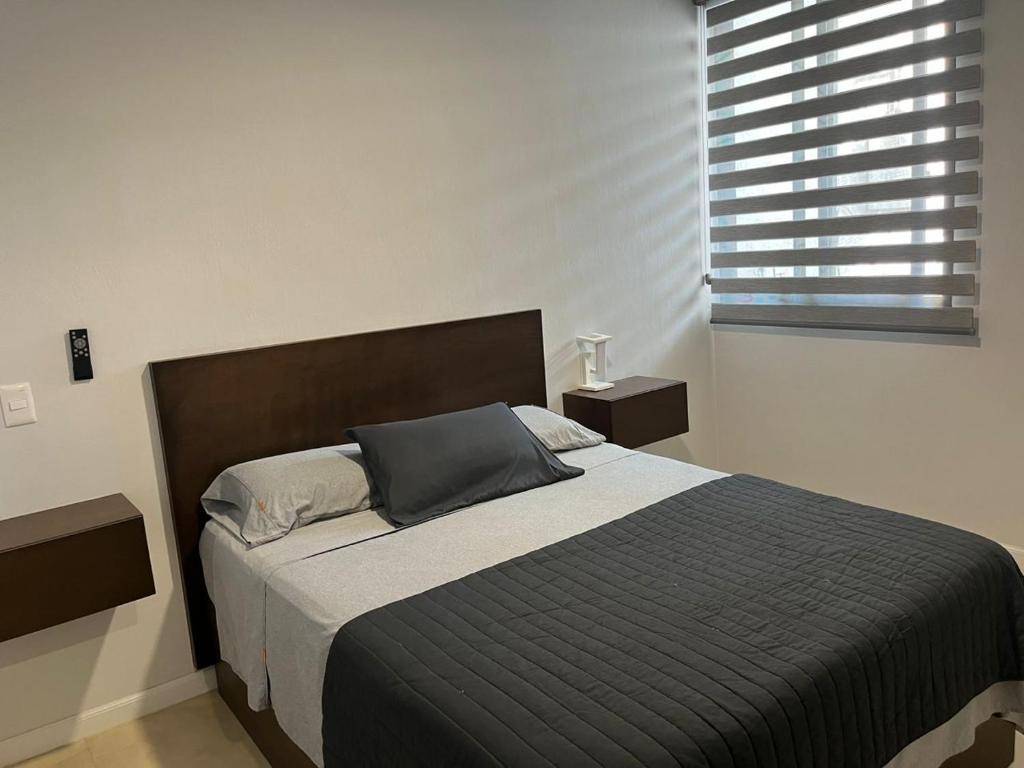 Postel nebo postele na pokoji v ubytování New Modern Condo with Air-condition
