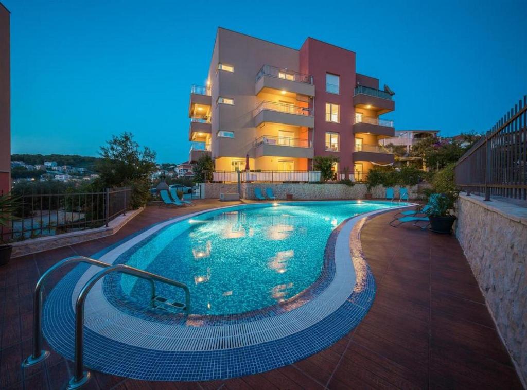 Luxury Apartment Okrug Gornji with Sea View and Pool