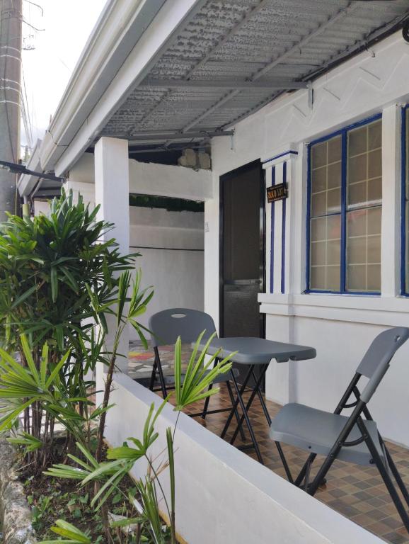 Laly's B8 cozy Vacation Townhouse - 10km to SBMA - Casa De Dos Dormitorios