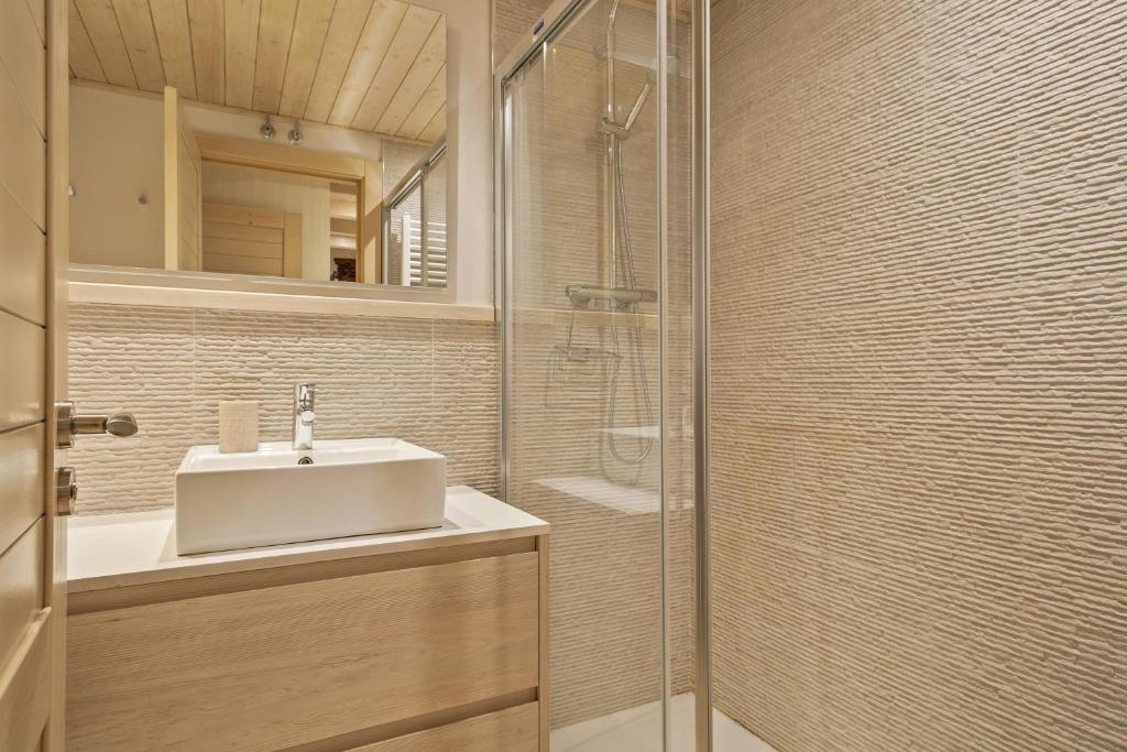 Kúpeľňa v ubytovaní Luderna - Apartamento Val de Ruda B52 dera Montjòia