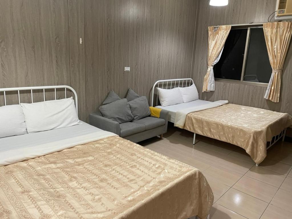 Postel nebo postele na pokoji v ubytování 森霖旅宿