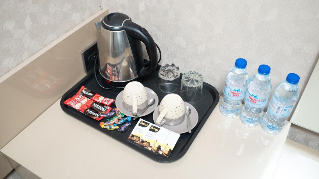 Příslušenství pro přípravu čaje a kávy v ubytování Consul Hotel