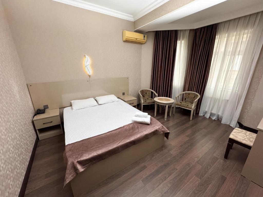 Postel nebo postele na pokoji v ubytování Consul Hotel