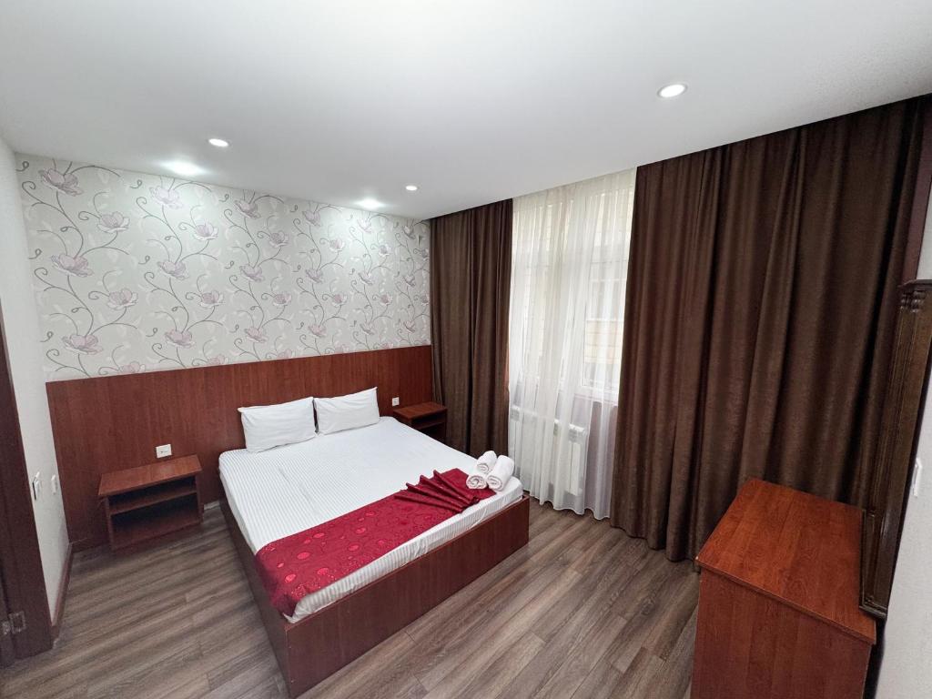 Postel nebo postele na pokoji v ubytování Consul Hotel