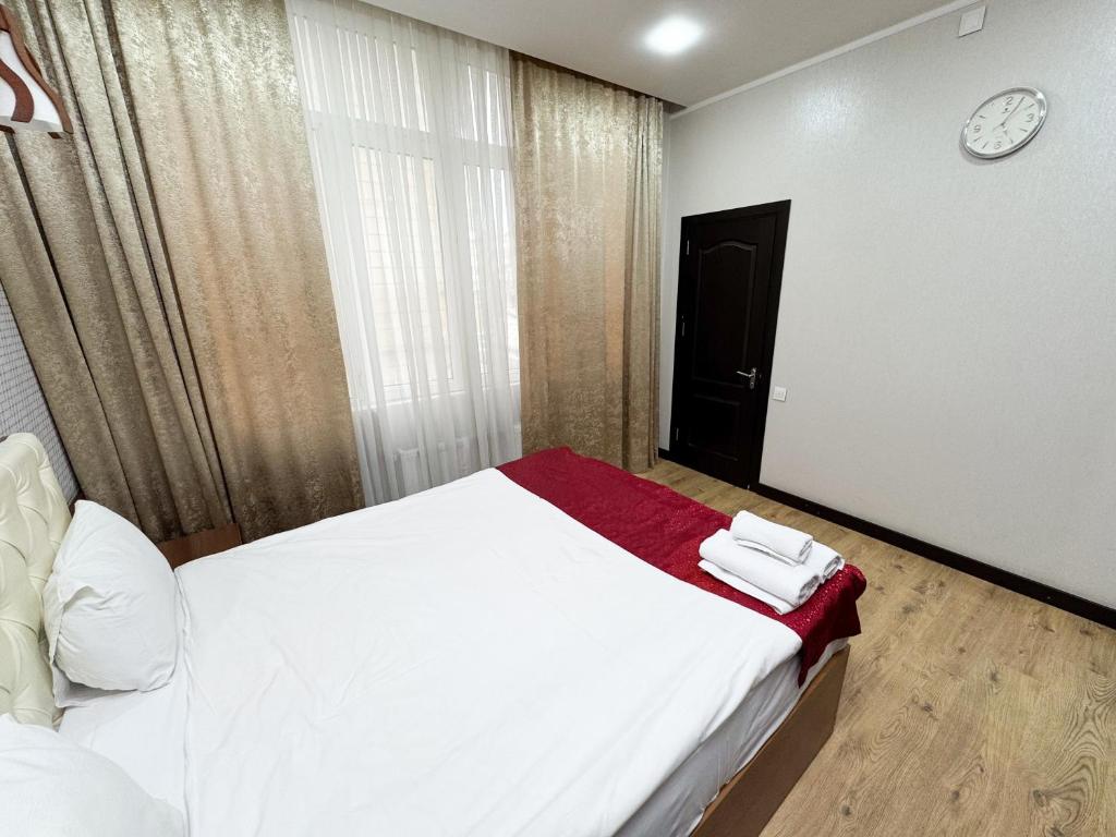 Postel nebo postele na pokoji v ubytování Consul Hotel