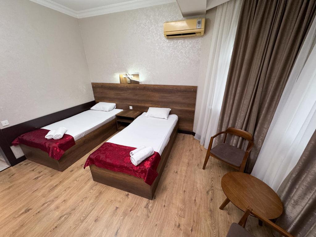 Postel nebo postele na pokoji v ubytování Consul Hotel
