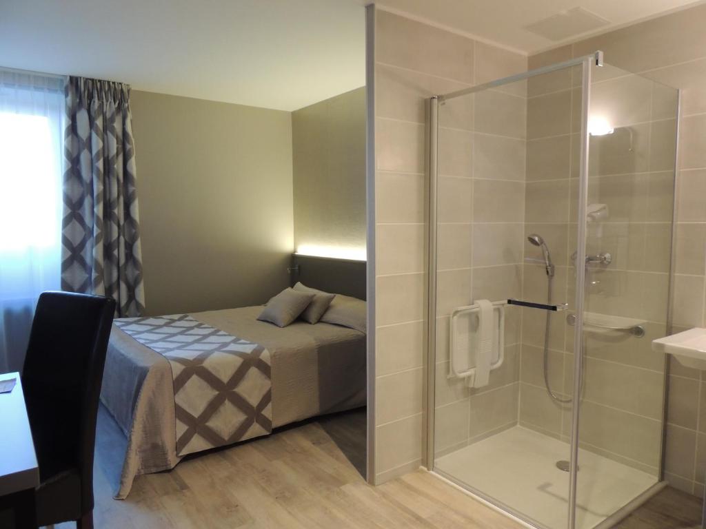 Koupelna v ubytování Cit'Hotel LA PYRAMIDE