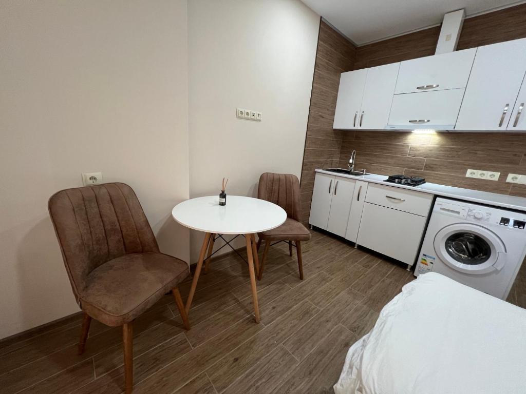 Kuchyň nebo kuchyňský kout v ubytování HOTEL PARIS