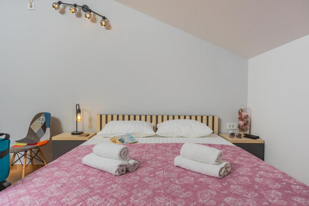 Ліжко або ліжка в номері Adzic Apartments