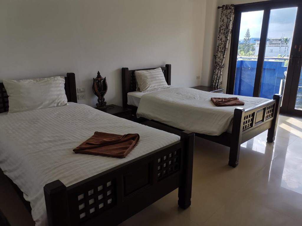 Postel nebo postele na pokoji v ubytování บ้านอันดามัน กระบี่