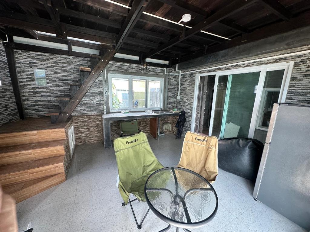 Posezení v ubytování Beach Yard Hostel
