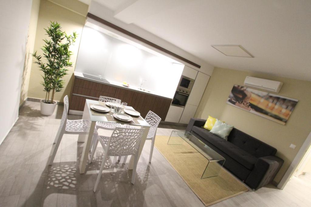 A seating area at Apartamentos Cambrils Playa Spa