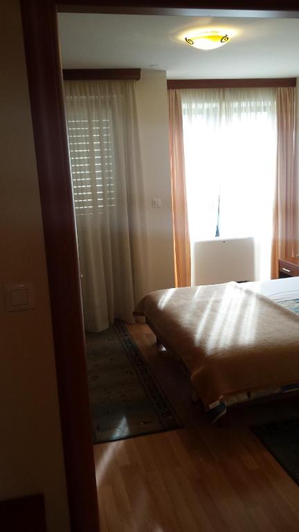 Posteľ alebo postele v izbe v ubytovaní Apartments and Rooms Astoria