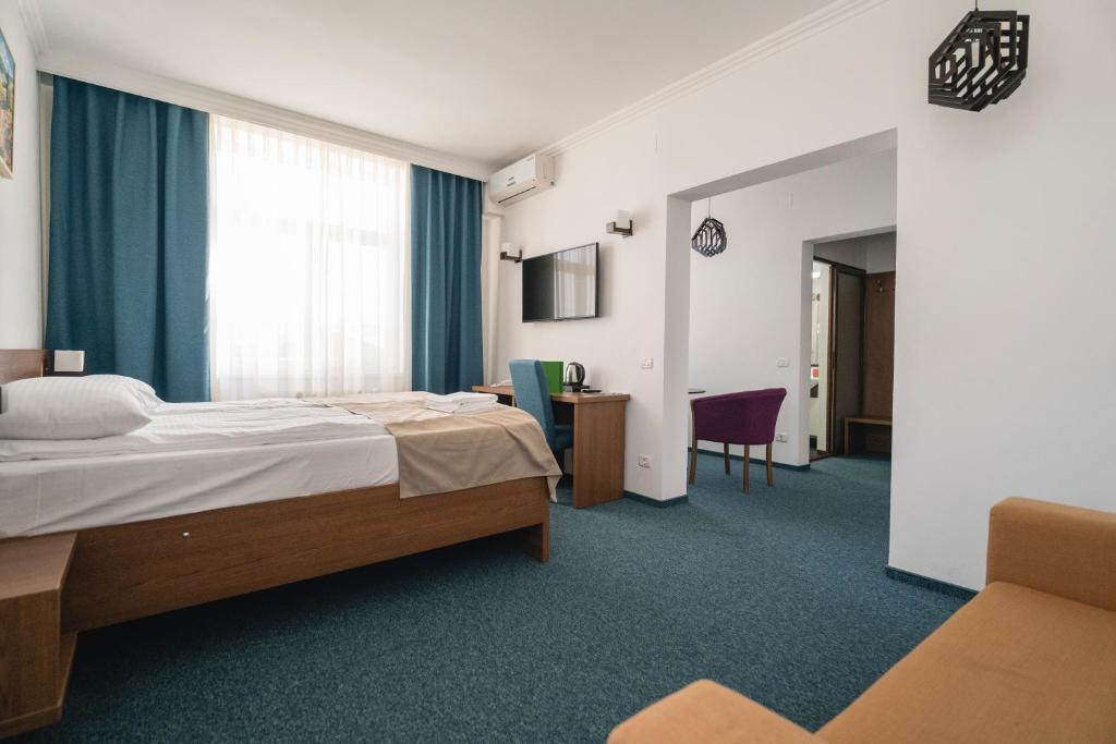 Postel nebo postele na pokoji v ubytování Hotel Comat Deva