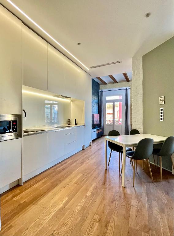 Kuchyňa alebo kuchynka v ubytovaní WeRentVLC - Charming Ruzafa - Top location