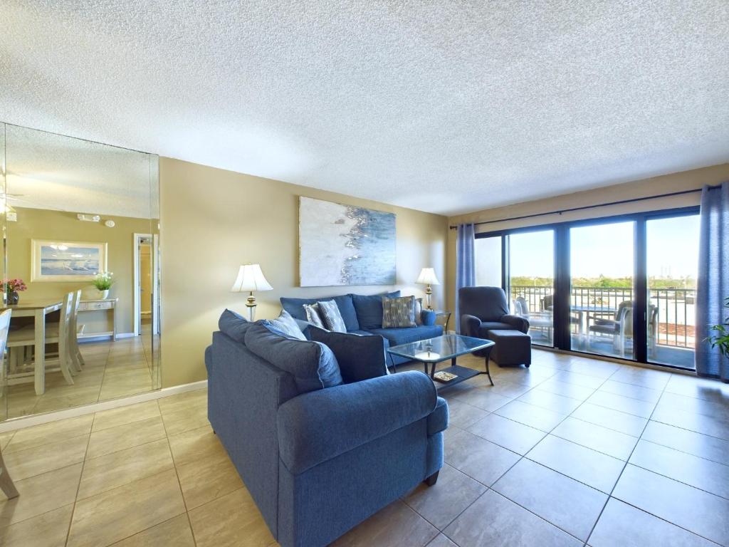 Posezení v ubytování Sandcastles 2br2ba Cocoa Beach Ocean Views!