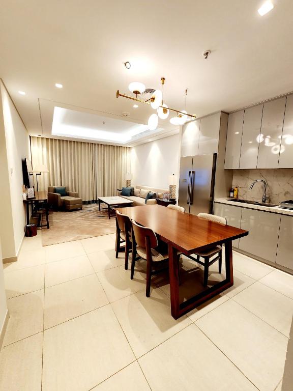 Kuchyň nebo kuchyňský kout v ubytování Solo RealtyHH Apartments - Address Residence Fujairah