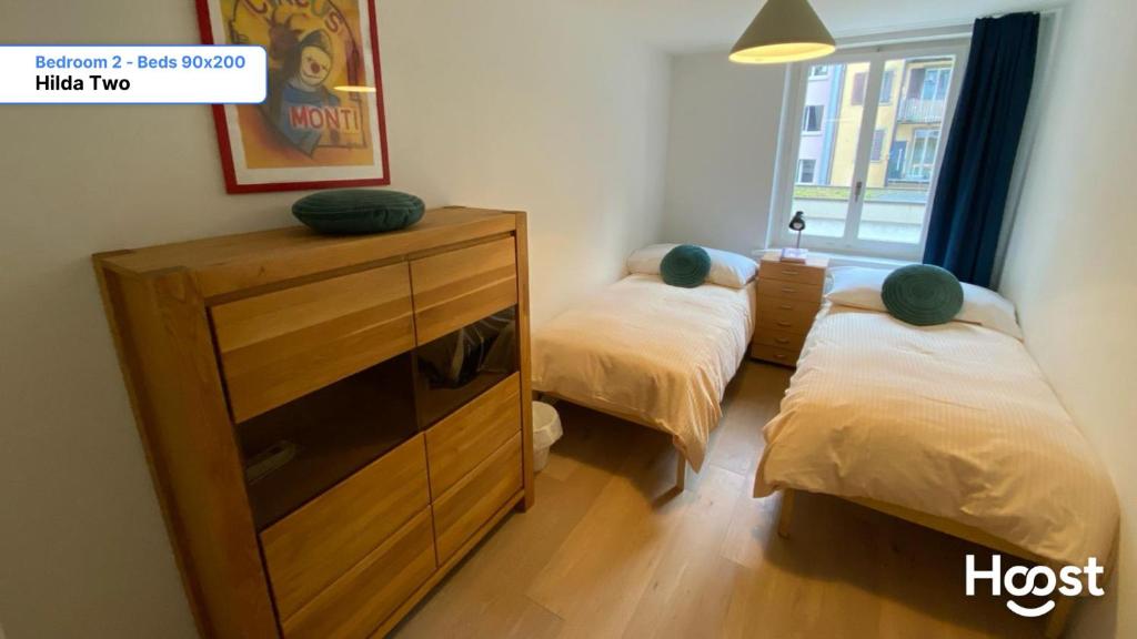 Postel nebo postele na pokoji v ubytování H2 with 3,5 rooms, 2BR, living room and kitchen, central and quite