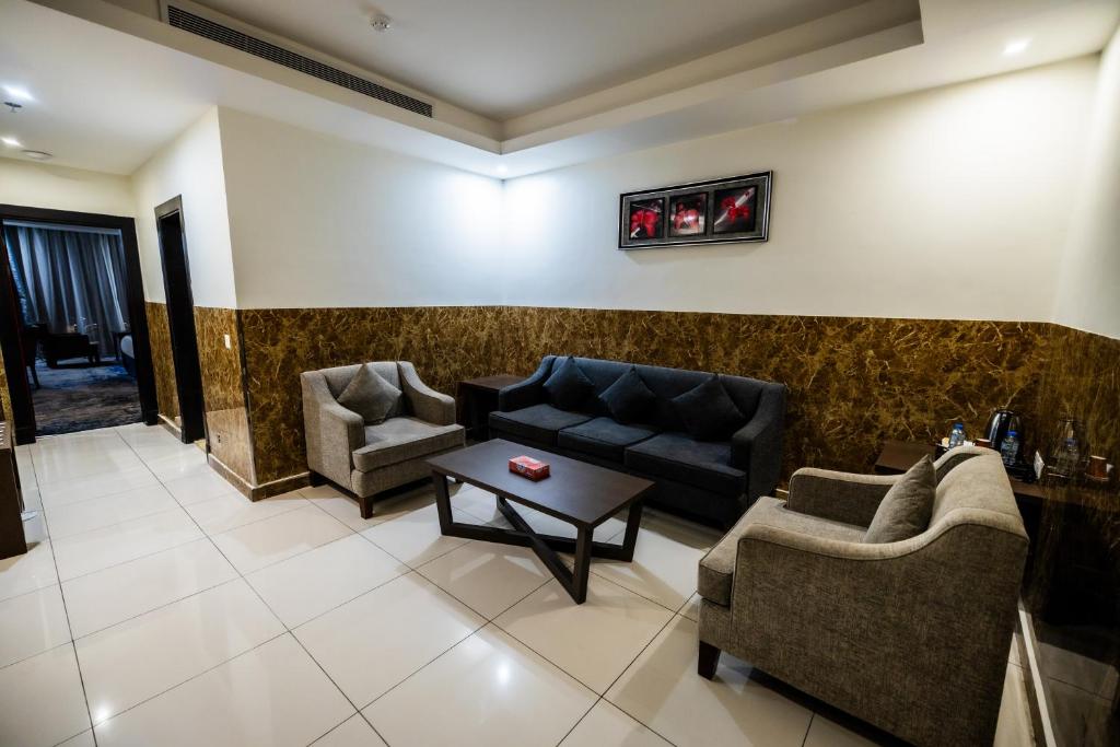 Mora Hotel By Pioneer - Deluxe Twin Room