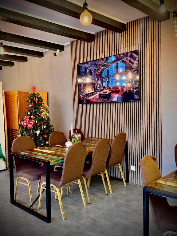 TV a/nebo společenská místnost v ubytování Hotel Sinner's Shelby