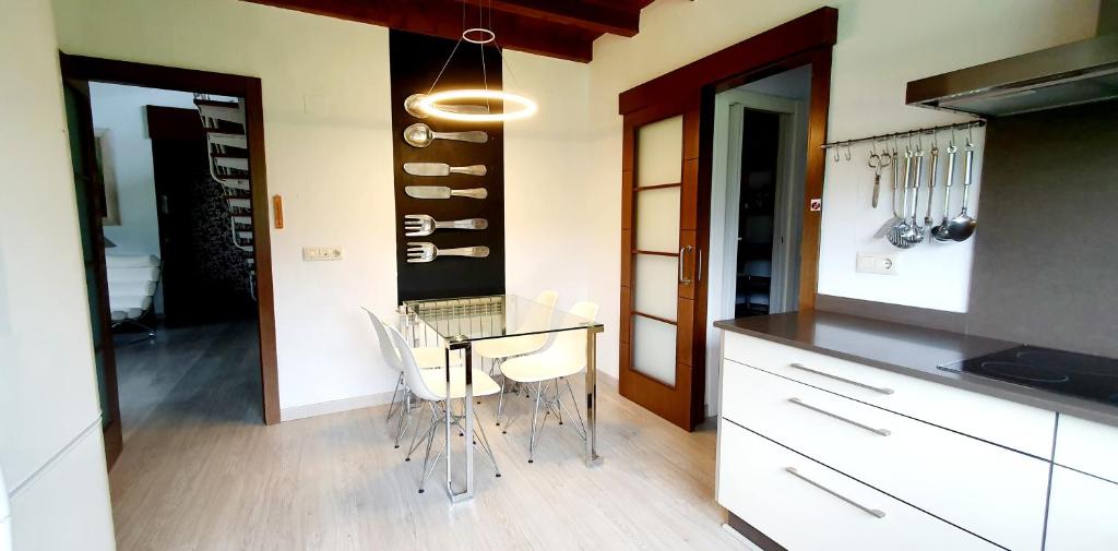 A kitchen or kitchenette at La Calma de Llanes