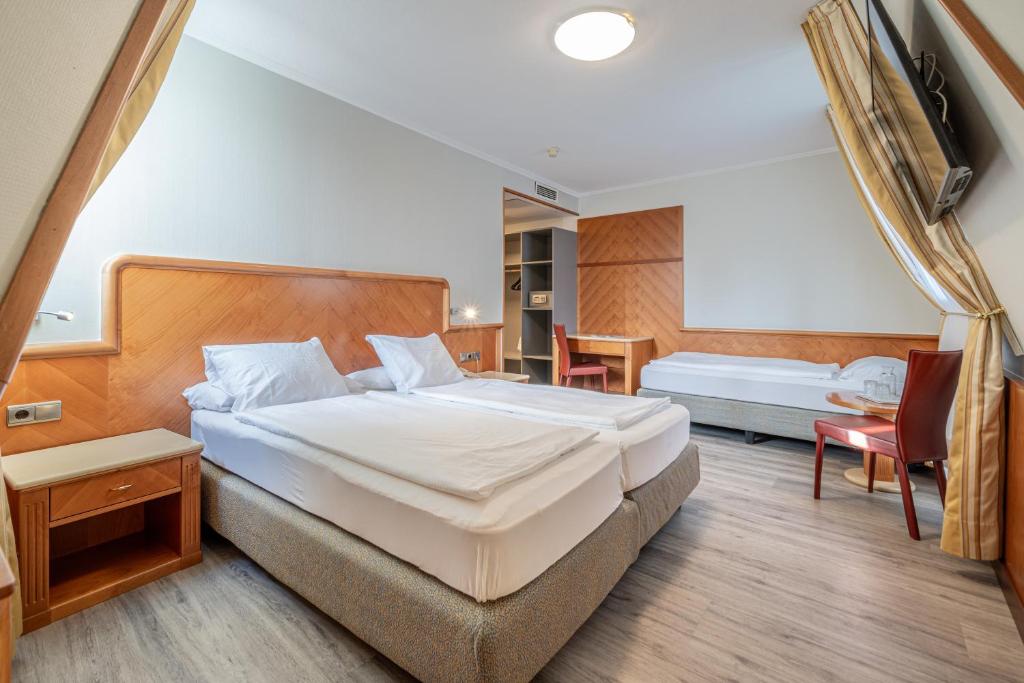 Hotel Neue Post I self check-in - Resim 32