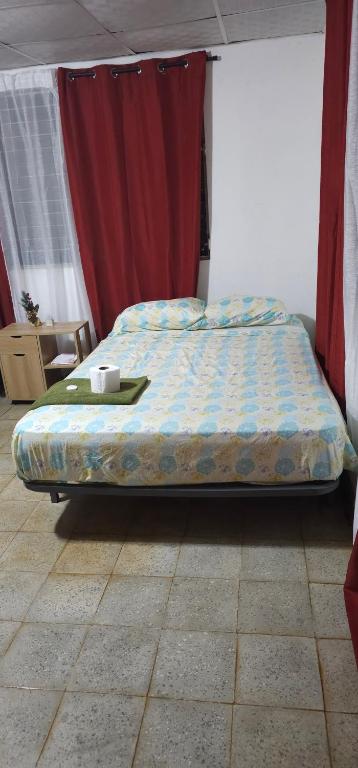 Ένα ή περισσότερα κρεβάτια σε δωμάτιο στο Cuartos independientes con baño privado - Casa La Dolce Vita Las Tablas