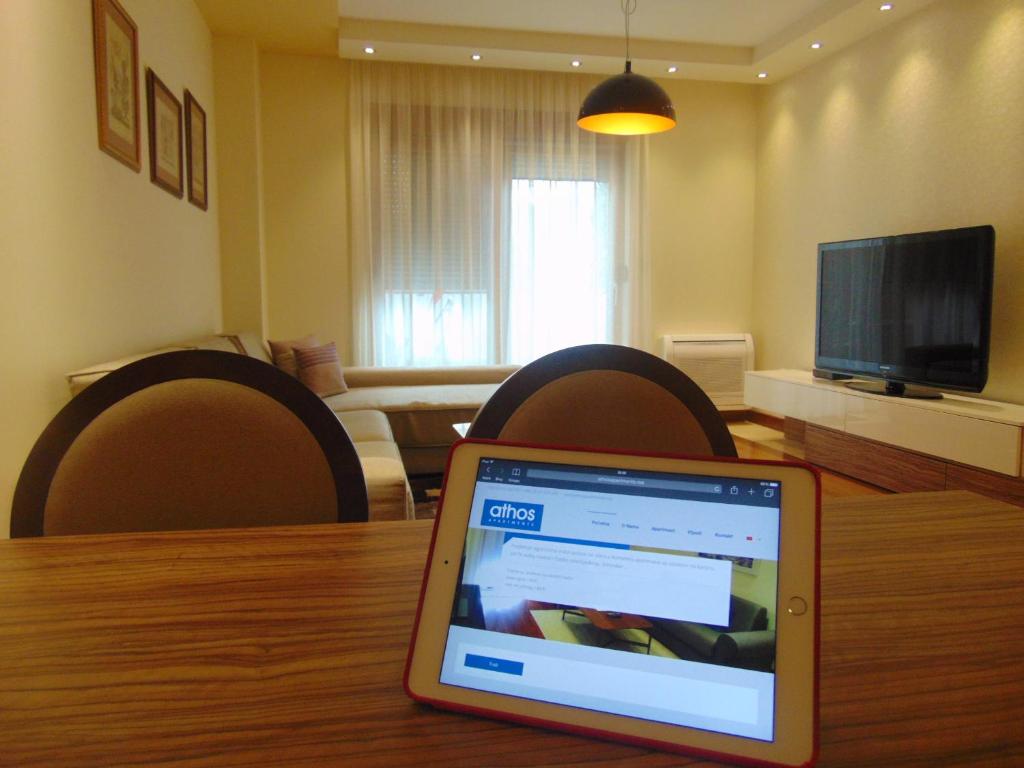 TV a/nebo společenská místnost v ubytování Apartments Athos