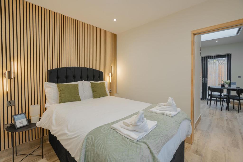 En eller flere senge i et værelse på Cosy Modern Flat Sleeps 3 Direct Links to Central London - Flat 2