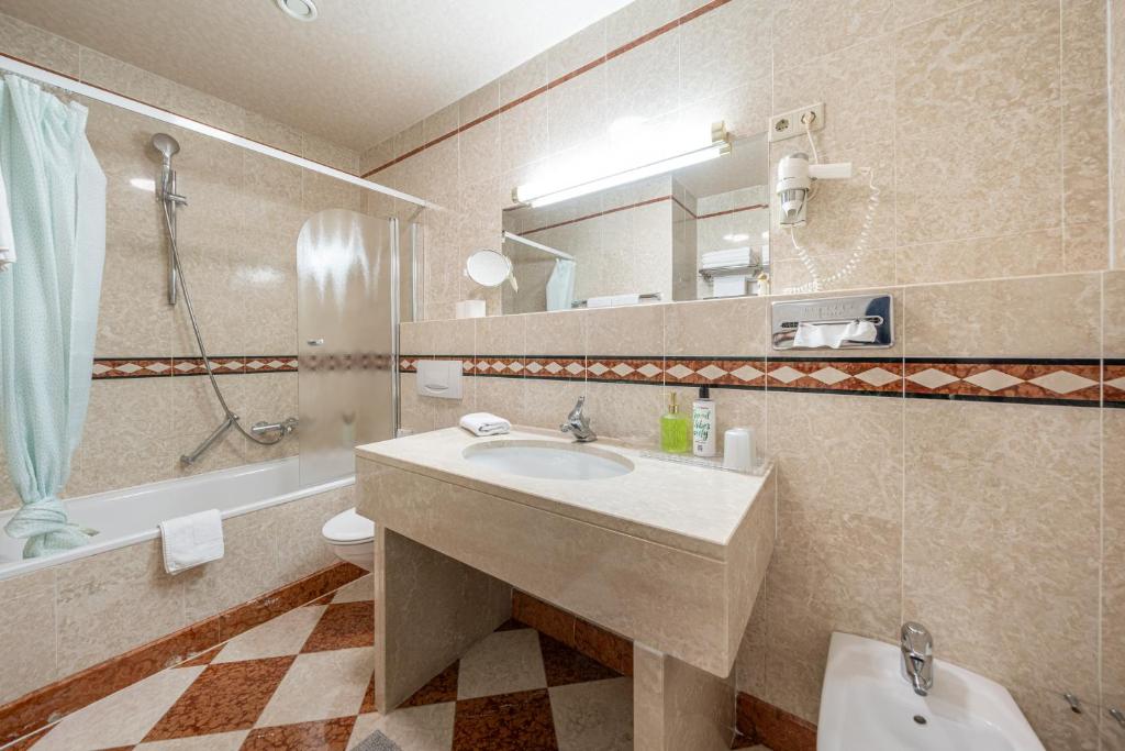 Hotel Neue Post I self check-in - Resim 20