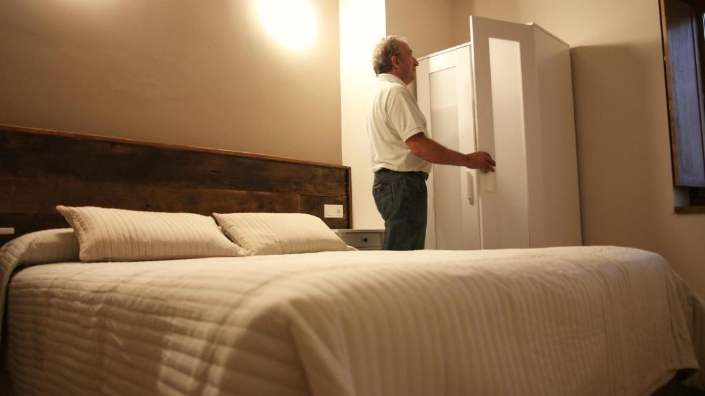 Postel nebo postele na pokoji v ubytování Hostal-Cicloturismo Lopenea