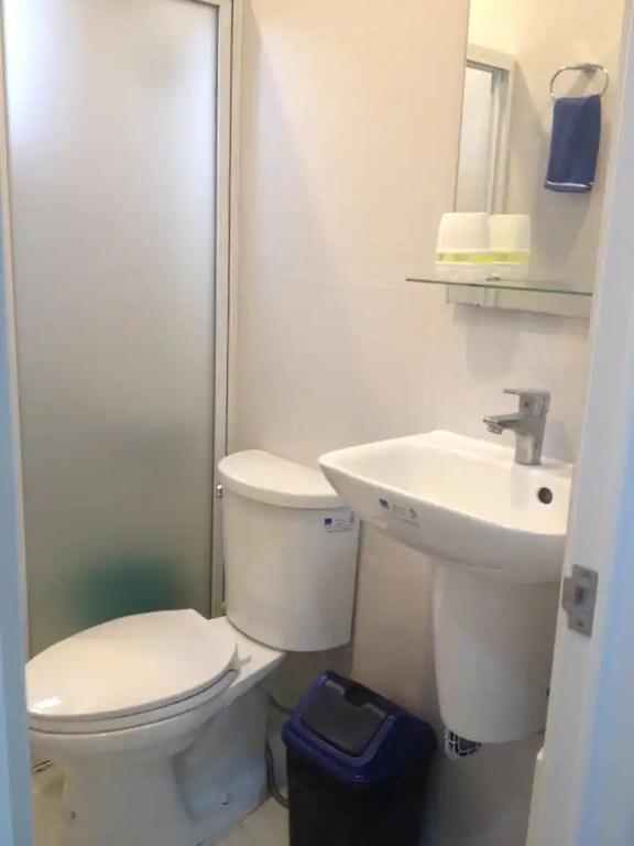 Koupelna v ubytování Entire Home Unit 2 Netflix AC Washer