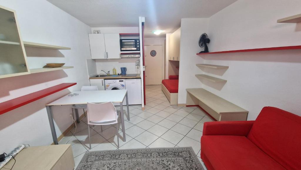 Η κουζίνα ή μικρή κουζίνα στο Riviera Beach