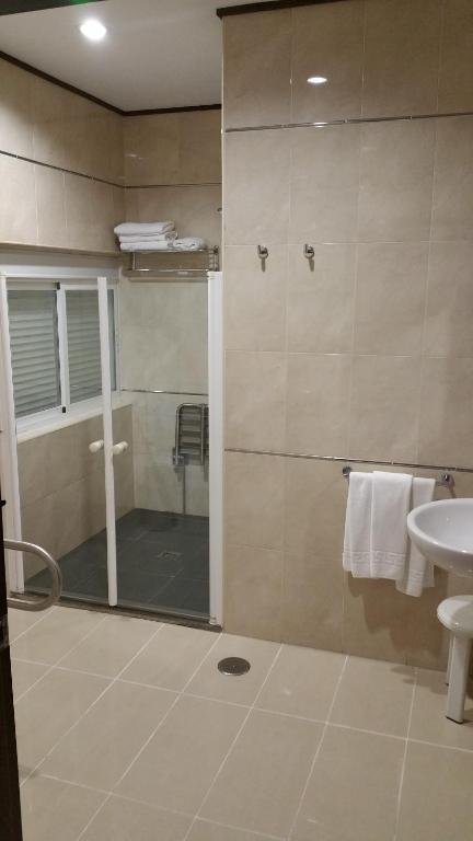 Hotel León, La Palma del Condado – Precios actualizados 2022