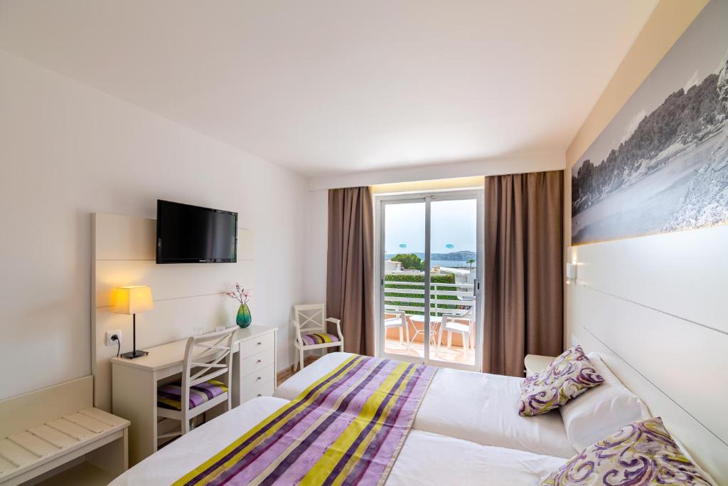 Postel nebo postele na pokoji v ubytování Hotel Venecia Paguera