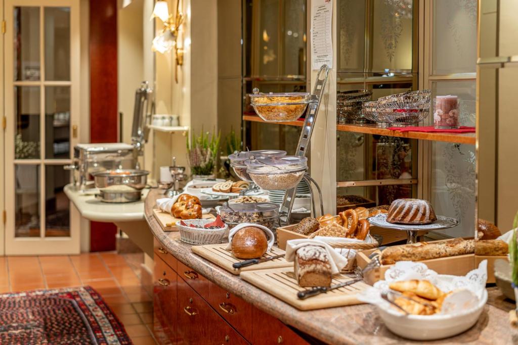 Hotel Neue Post I self check-in - Resim 18