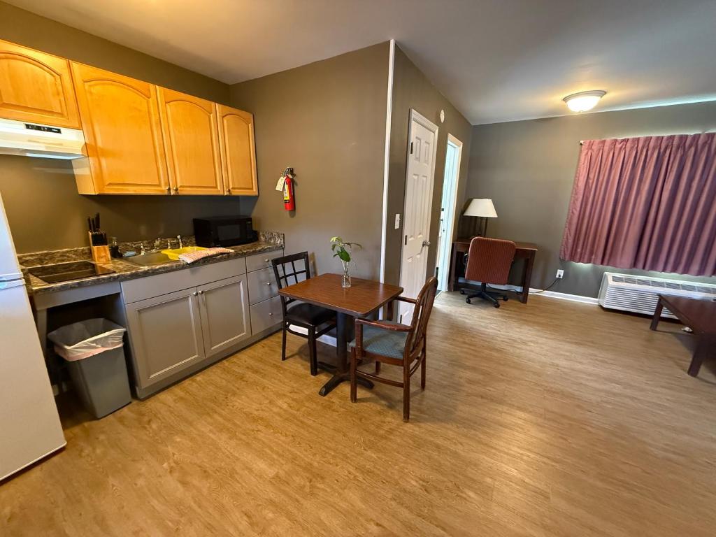 Kuchyň nebo kuchyňský kout v ubytování Heidi's Inn