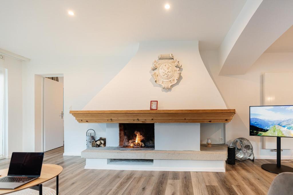 TV a/nebo společenská místnost v ubytování Modern designed, luxury mountain view Apartment