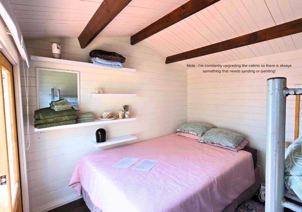 Postel nebo postele na pokoji v ubytování Tairua Garden Hideaway - Homestay with Private Room