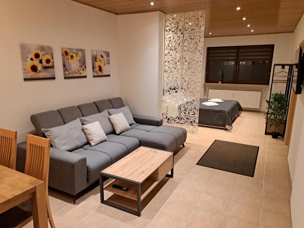 Posezení v ubytování Sonnen 1 - Erdgeschoss-Wohnung mit Arbeitszimmer und Parkplatz