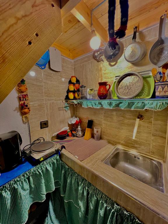 Kuchyň nebo kuchyňský kout v ubytování Riad Dar Mami