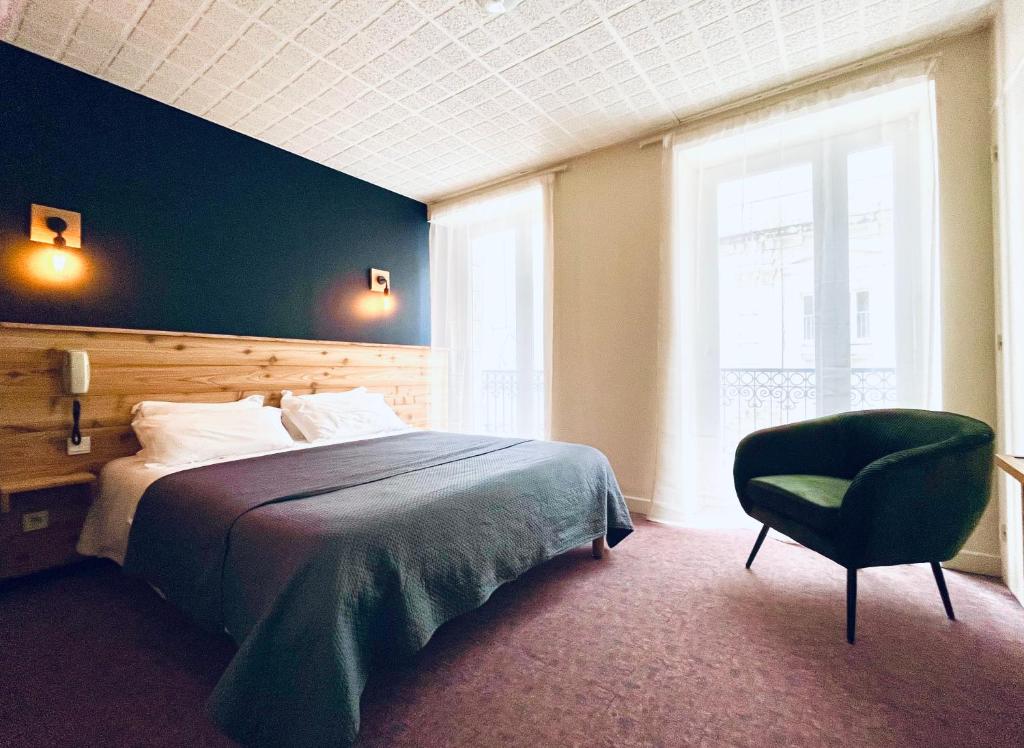 Postel nebo postele na pokoji v ubytování Hotel le Sacca, nouvelle équipe